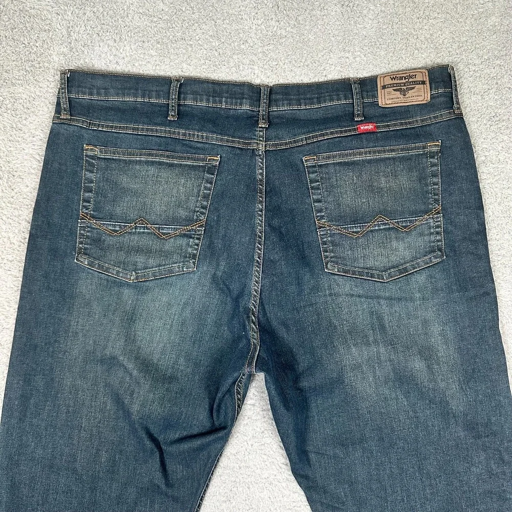 Wrangler Jeans Mens 42x30 Denim Blue Relaxed Fit‎ Bootcut Medium Wash 1098R8TOX